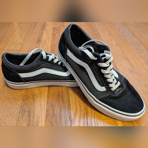 Men's Black and White Vans Sneakers - Picture 2 of 5